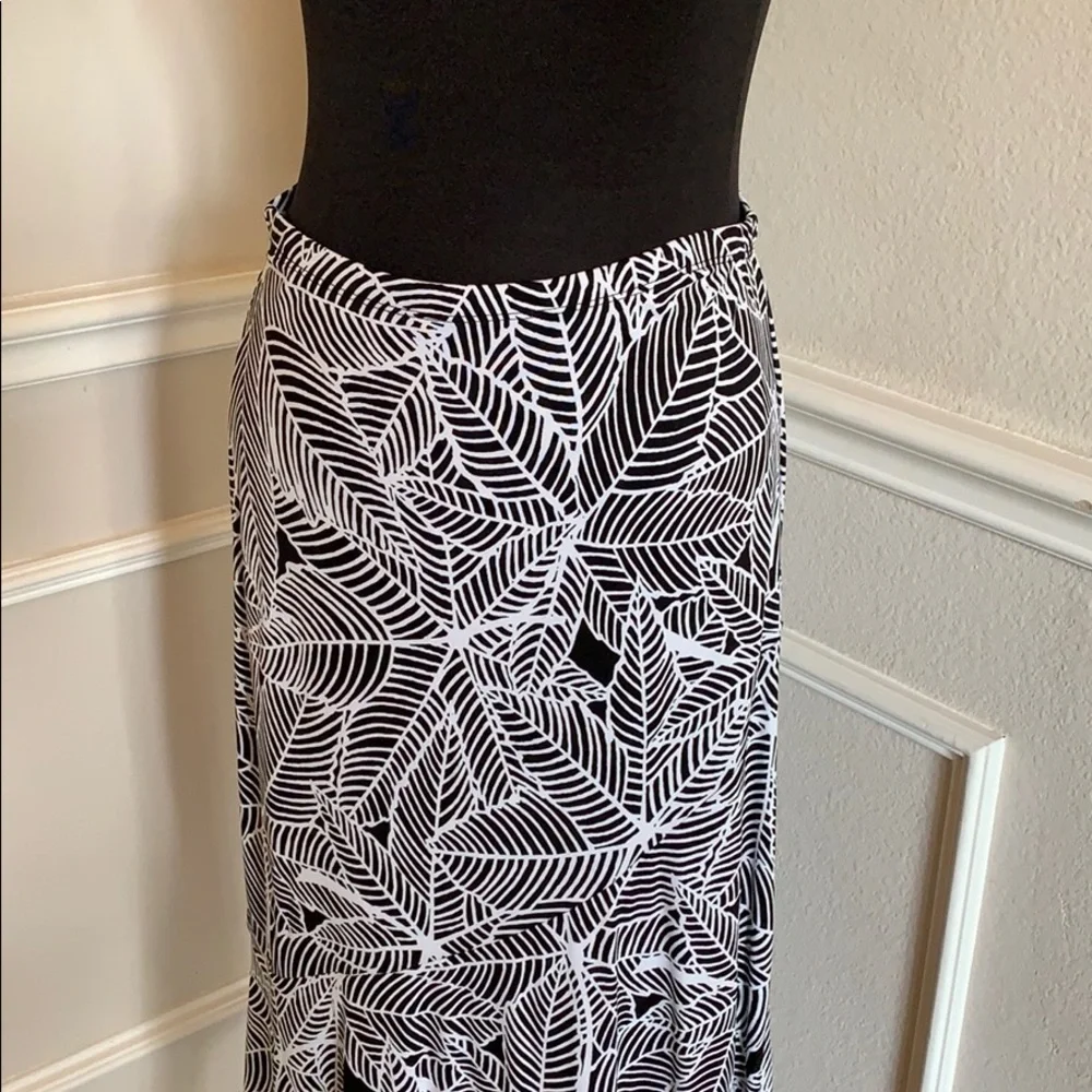 Josephine Chaus Skirt B/W Knit - Size Small